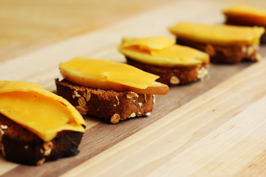 Apple Cheddar Crostini 3