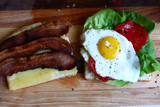 https://www.acozykitchen.com/wp-content/uploads/2010/08/EggSandwichOpenFace.jpg