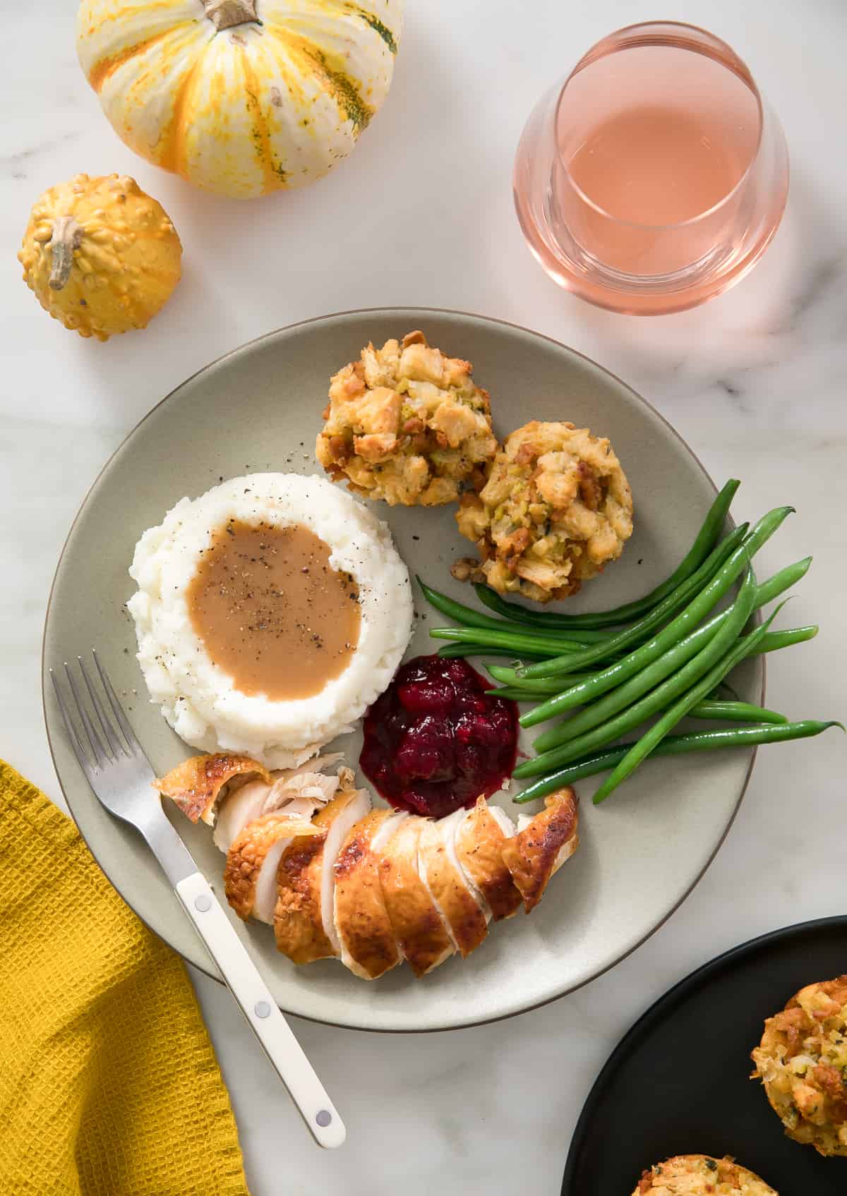 Plate of Thanksgiving feast.