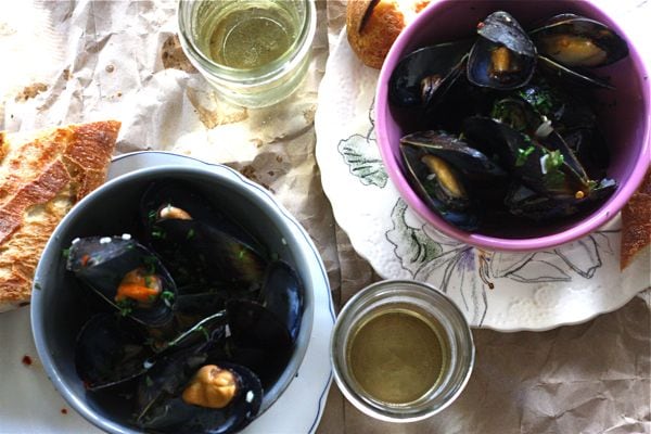 spicy buttery steamed mussels (for two!)