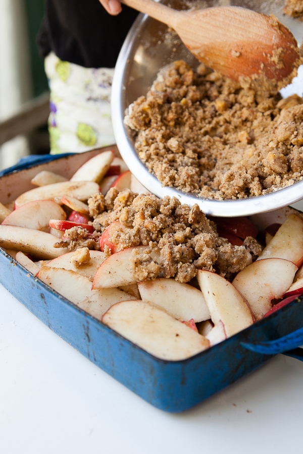 White Peach Crisp with a Brown Butter Crumble // www.acozykitchen.com 