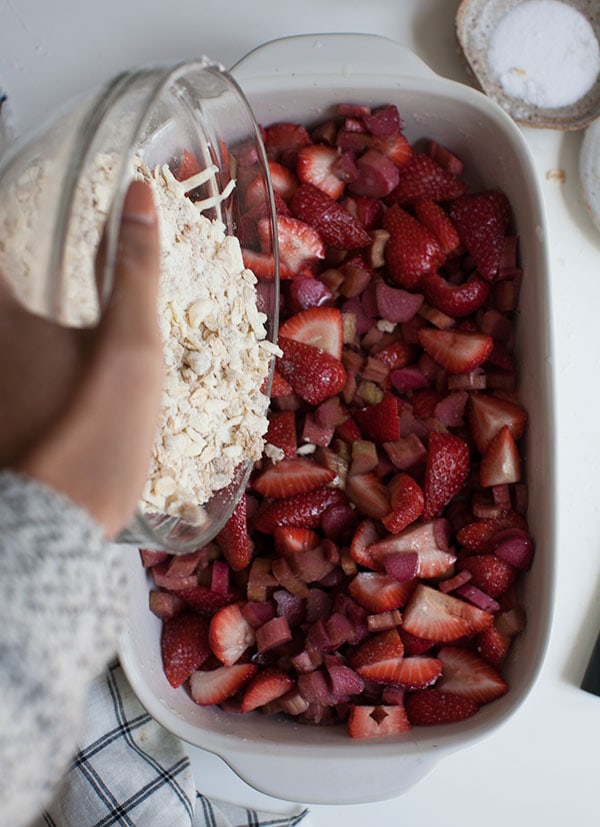 Rhubarb and Strawberry Crisp