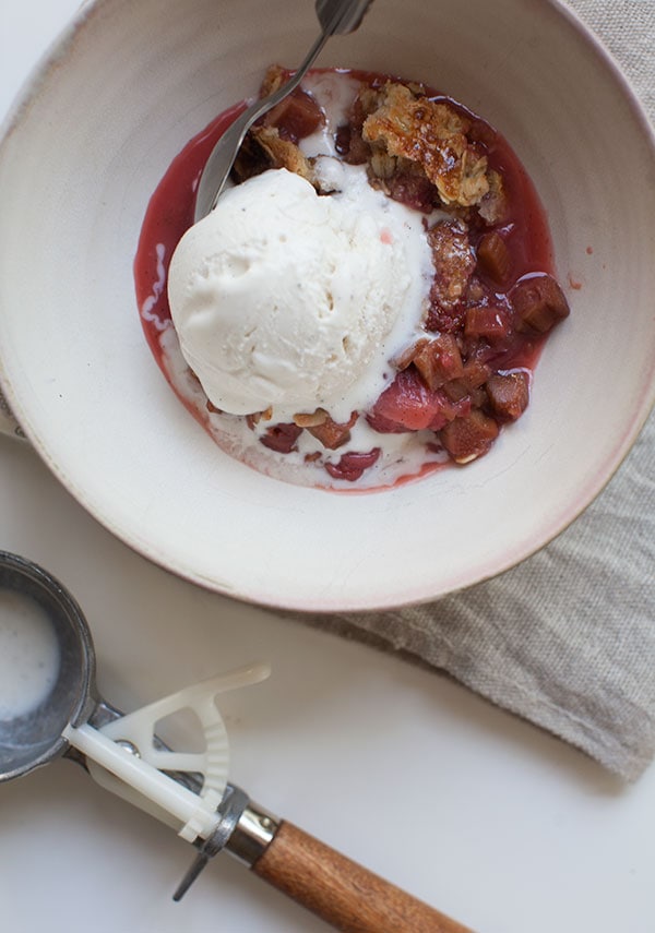 Rhubarb and Strawberry Crisp