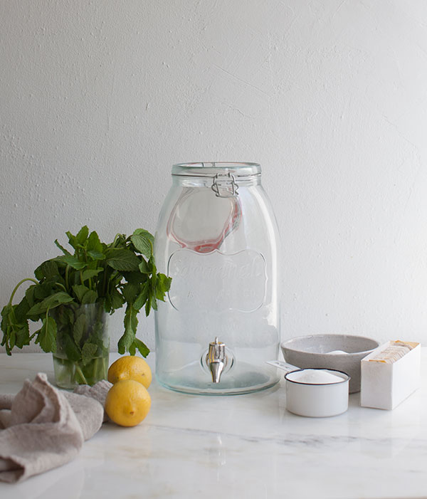 Ingredients for Sweet Tea. 