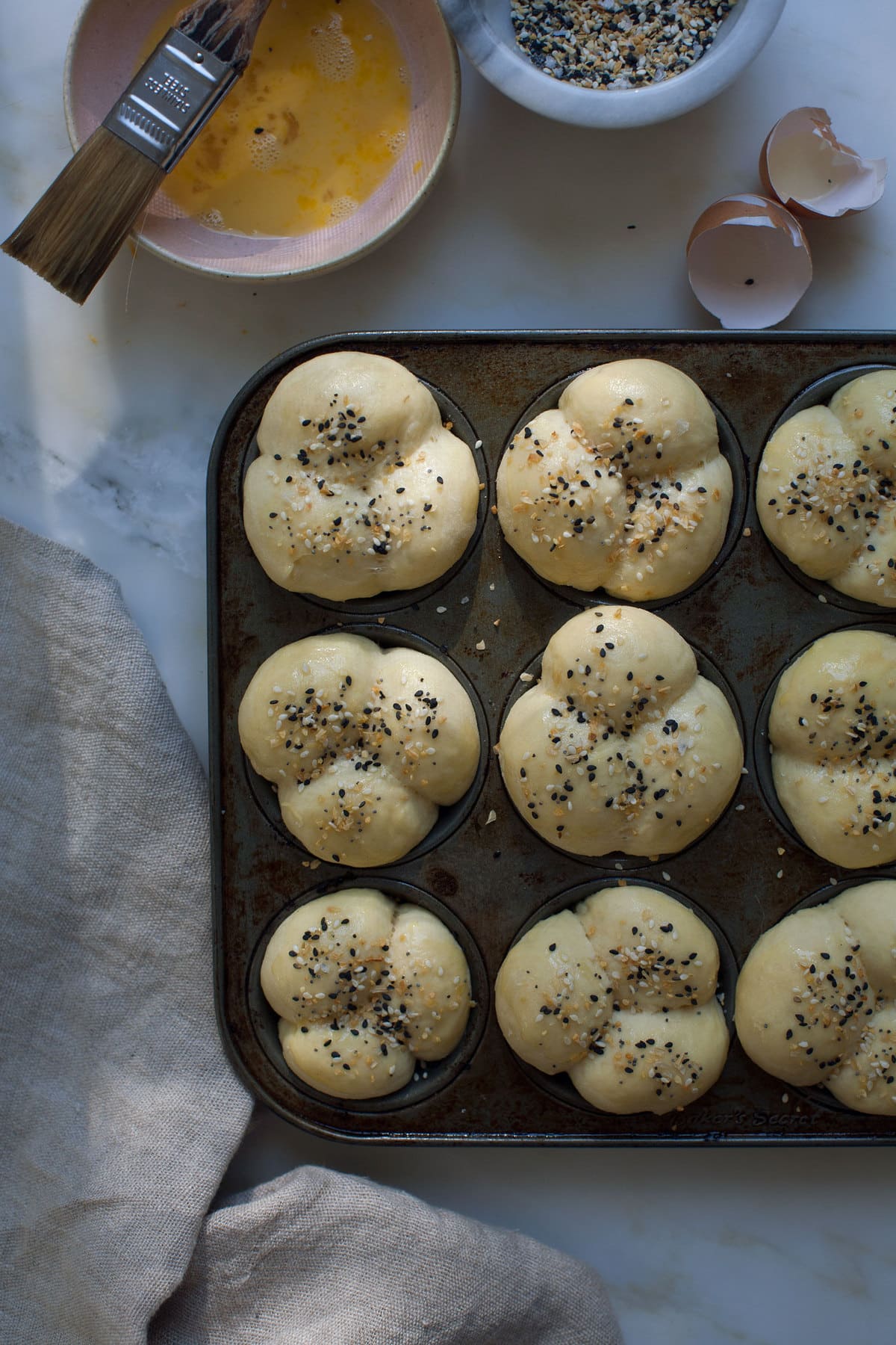 'Everything' Cloverleaf Rolls 