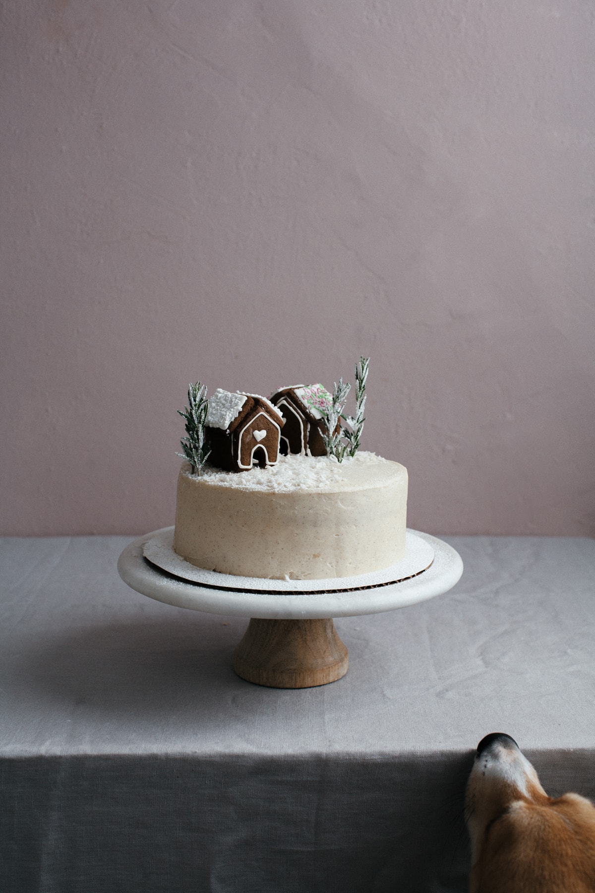 Horchata cake on a cake stand.