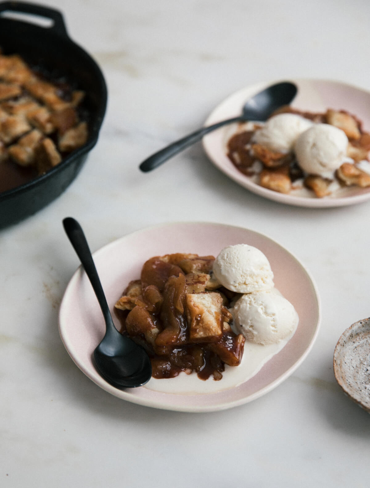 Plates of apple pandowdy. 