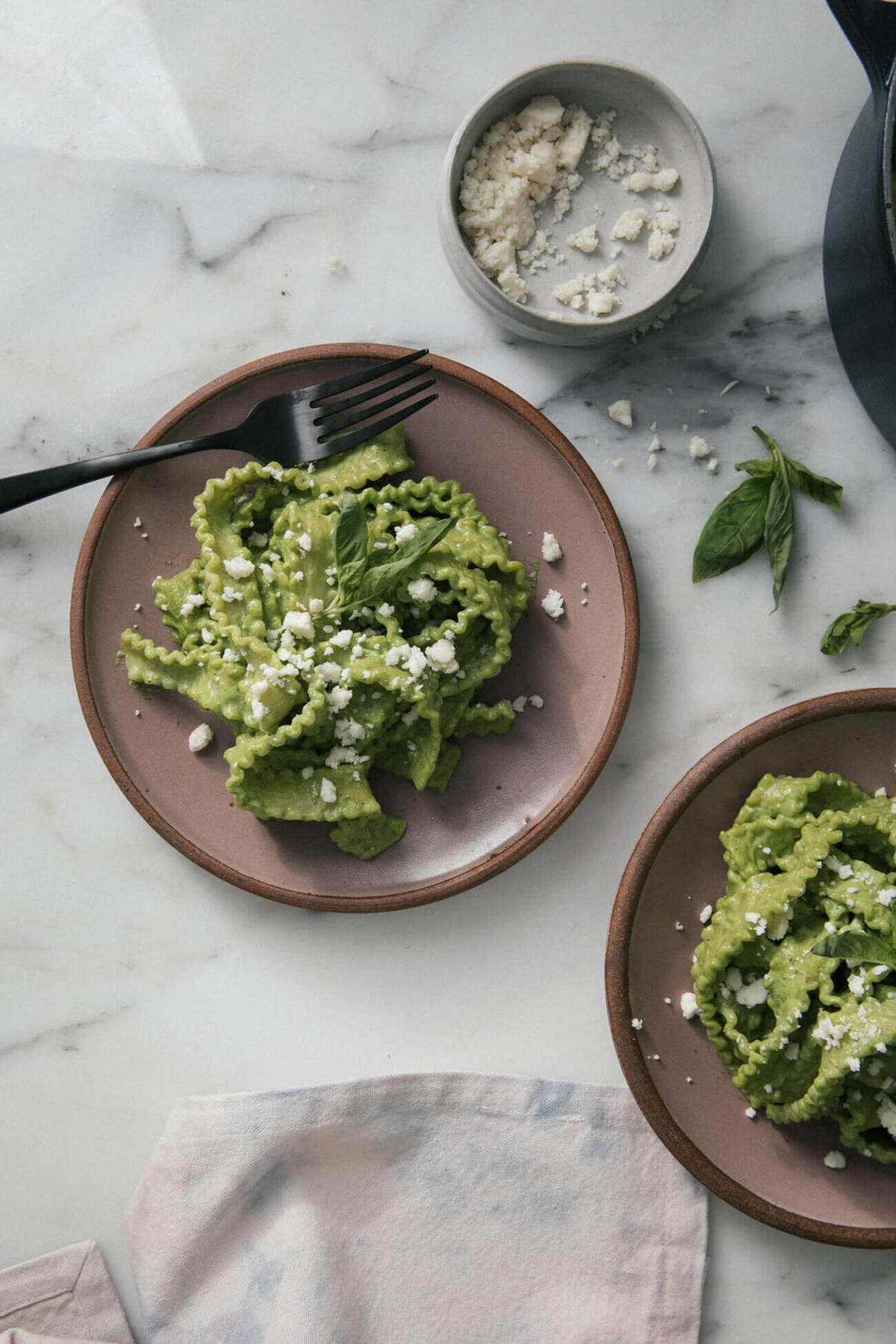 Tallarines Verdes on plates. 