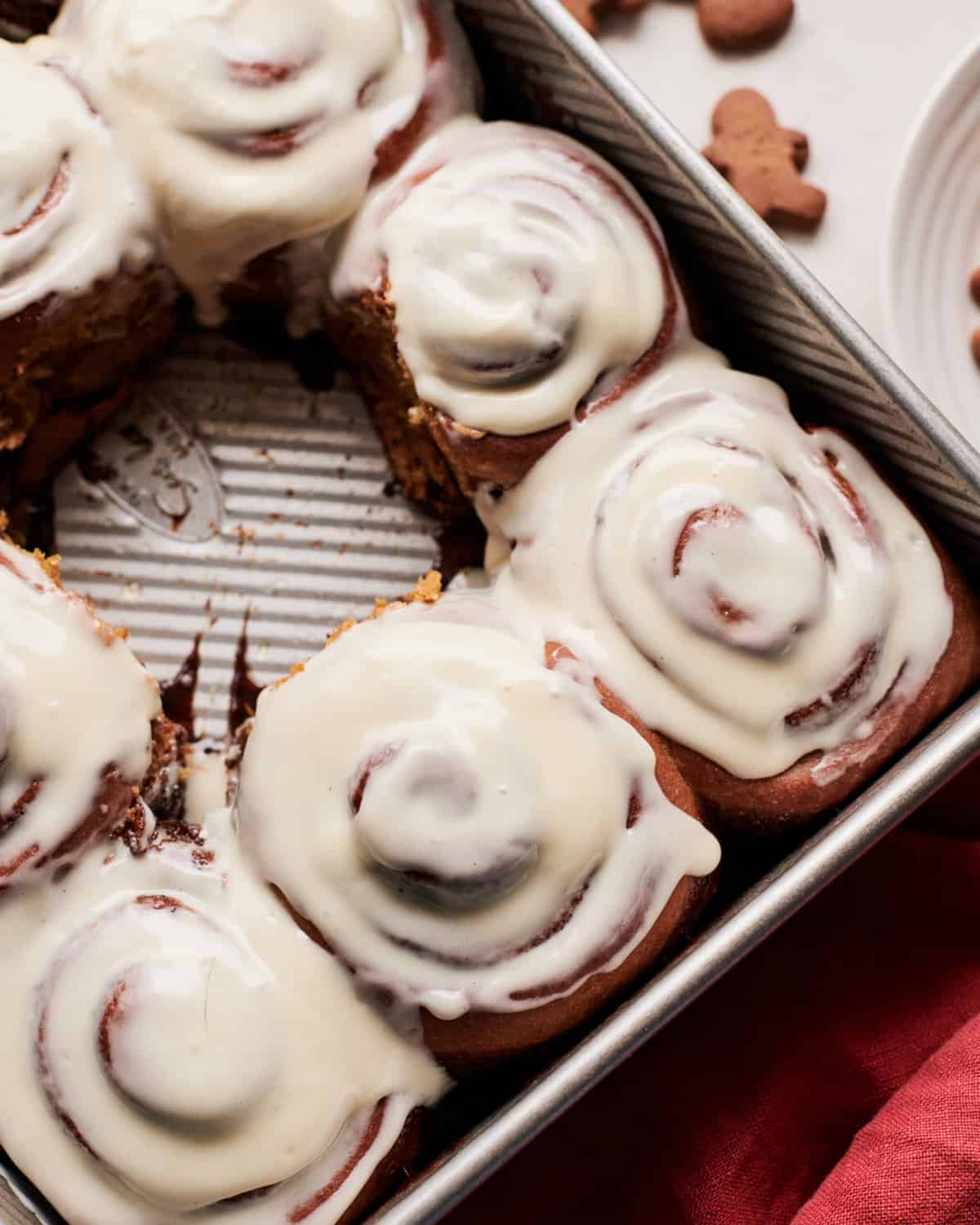 Fluffy Gingerbread Rolls