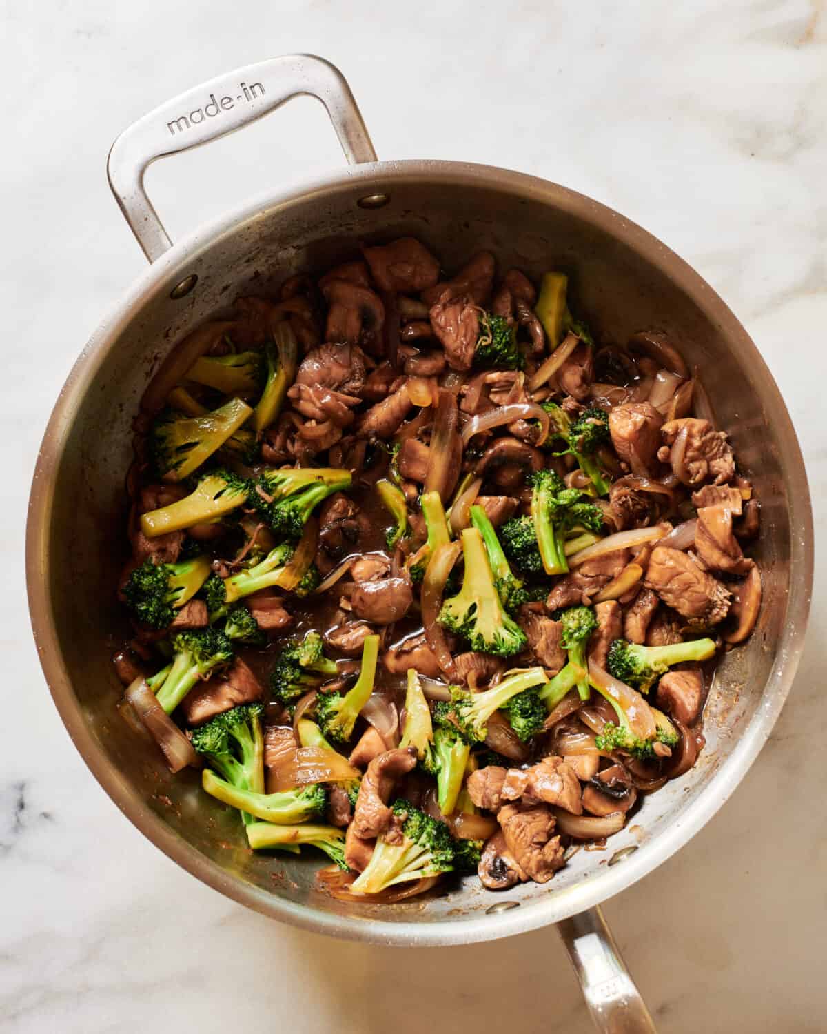 Stir-fry of teriyaki chicken in pan aftr it's been all cooked. 