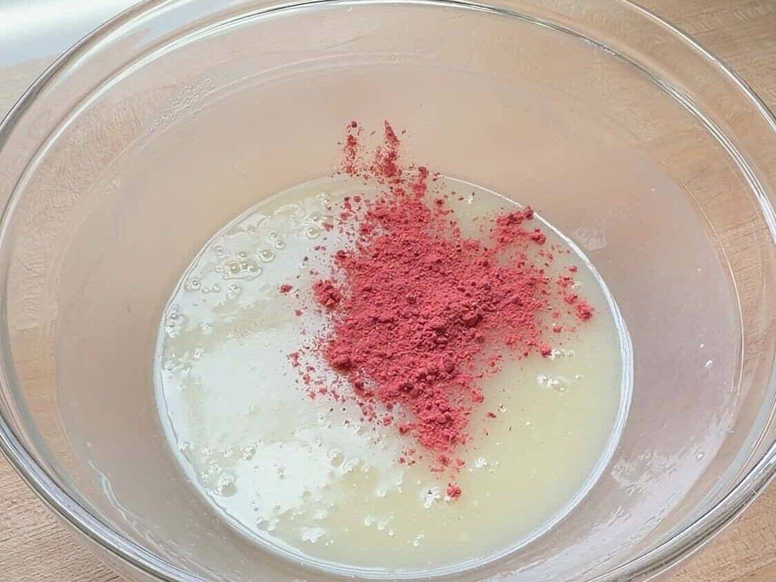 Melted white chocolate with strawberry powder.